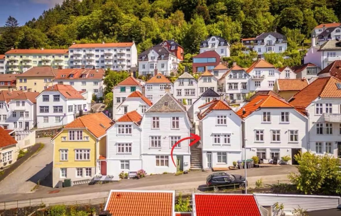 Leilighet I Bergens Vakreste Gate - Nydelig Utsikt Over Innseilingen Til Bergen! Eksteriør bilde